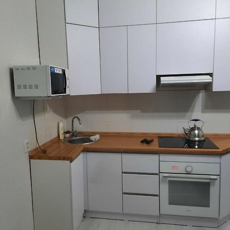 Кошкарбаева 45 Б Apartamento Astaná Exterior foto